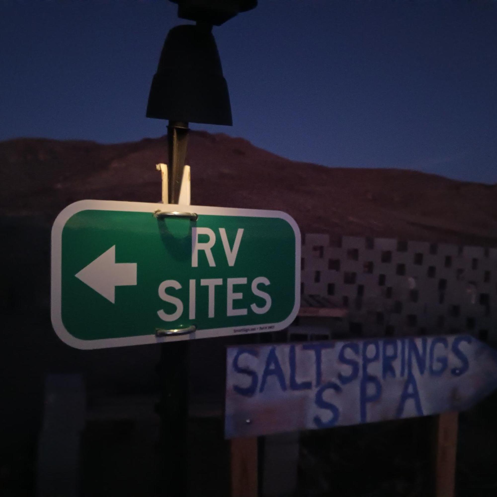 Camping At Desert Gardens Oasis At Lobo, Texas Van Horn Ruang foto